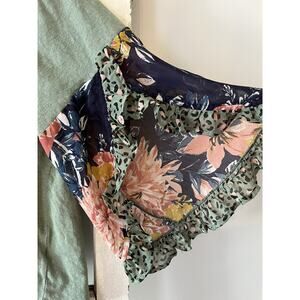 Umgee linen blend S green ladies top flowy floral sleeves